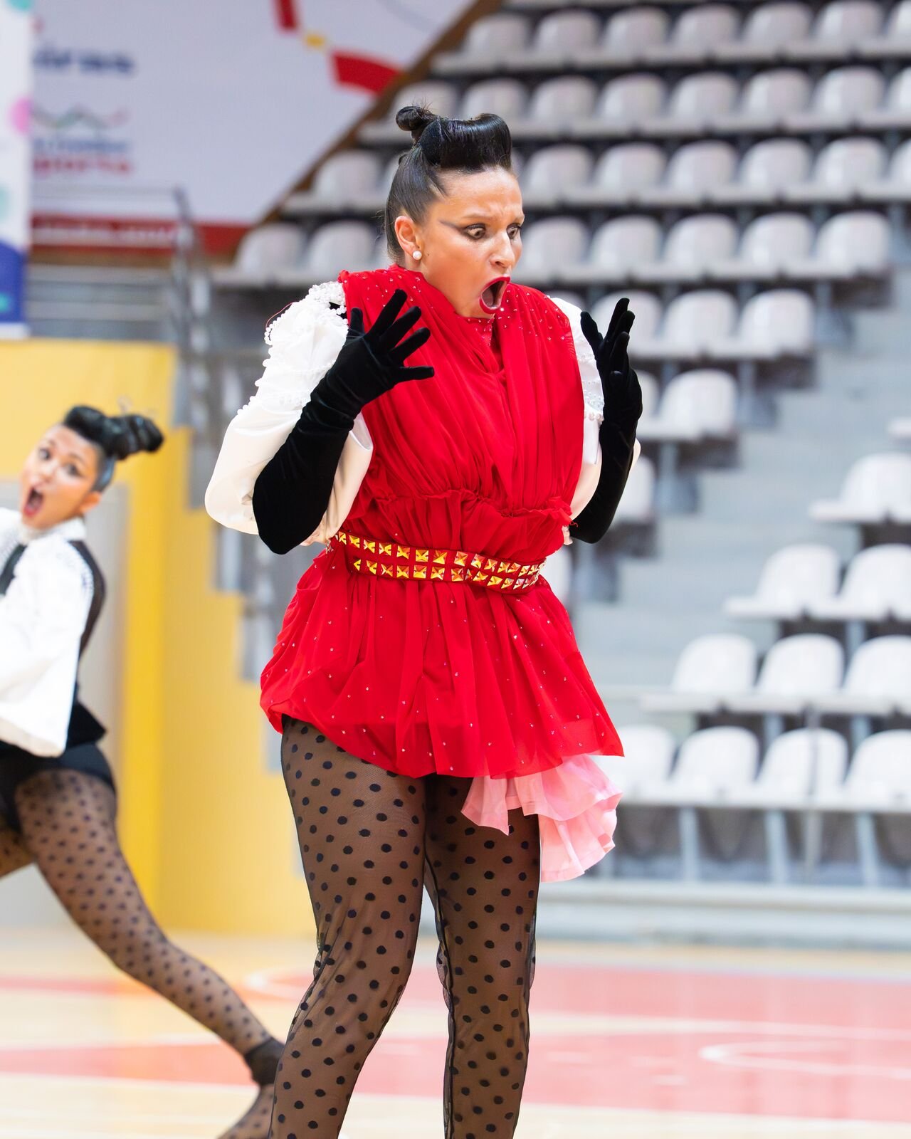 Detalle de una patinadora en competición